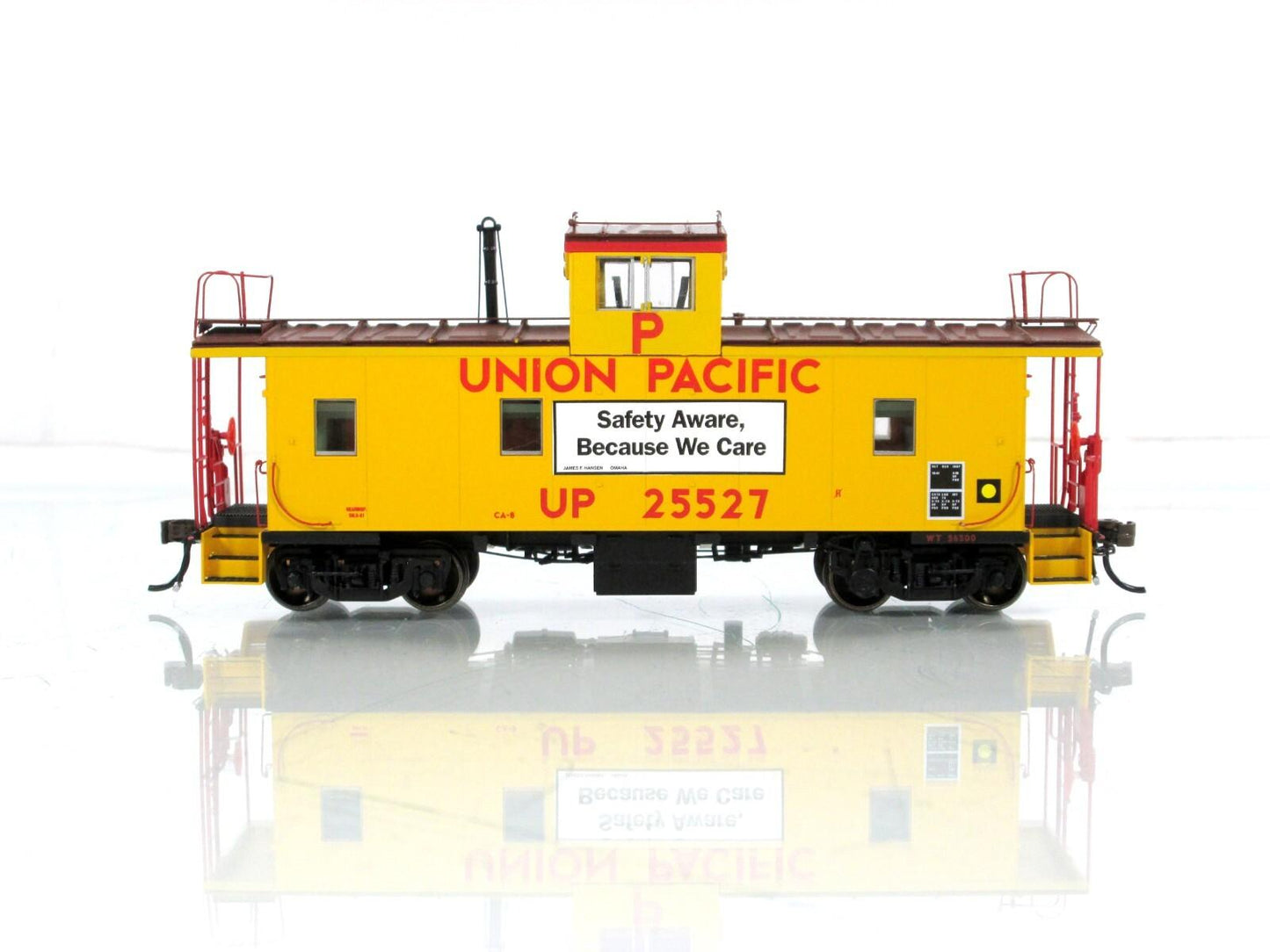 HO Scale **UNION PACIFIC** CA-8 Caboose #25527 - Athearn, DCC Tsunami Sound, LED