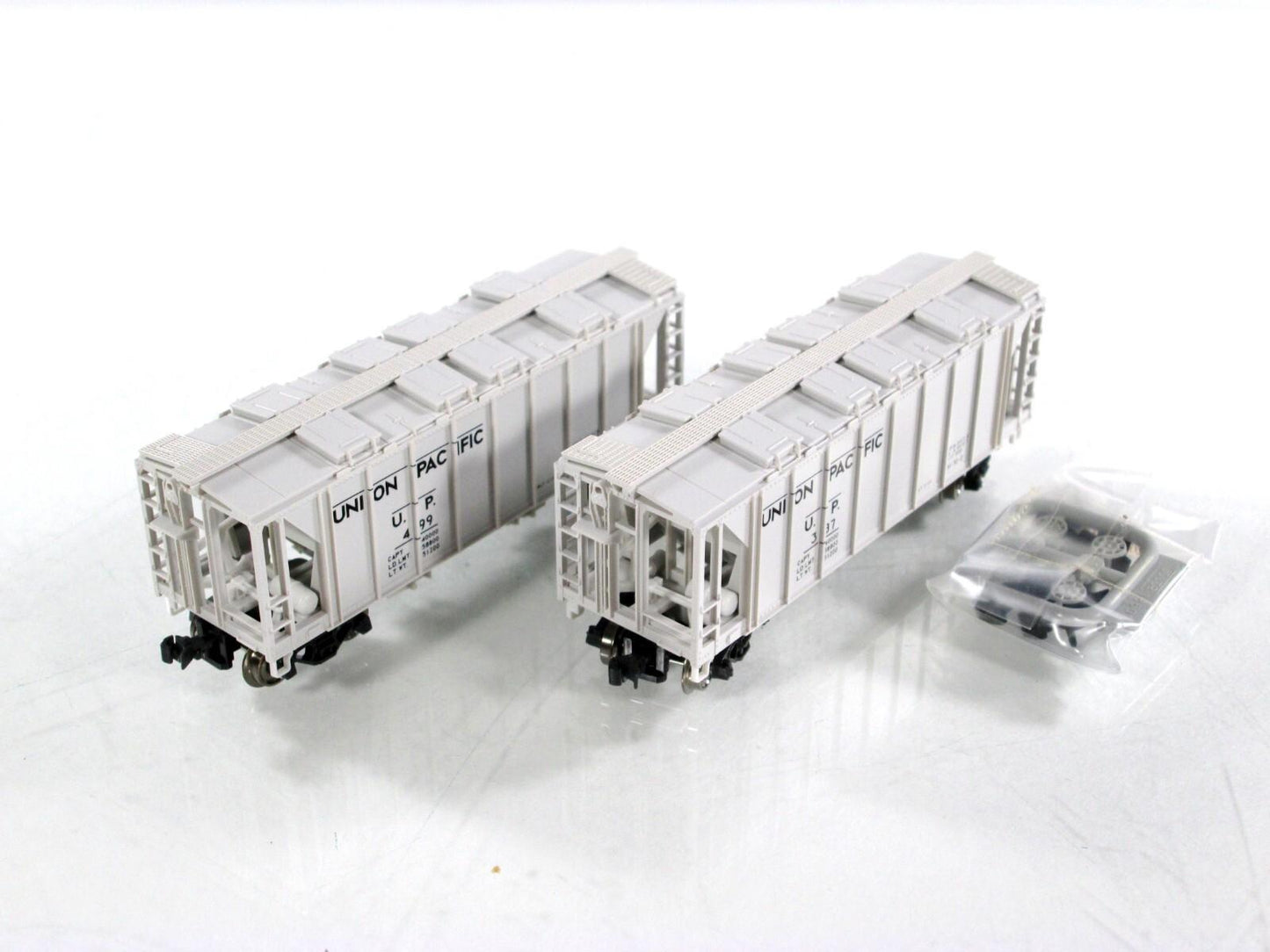 N Scale ***UNION PACIFIC*** ACF 2-Bay Covered Hoppers #387,499 --- Kato 186-0112