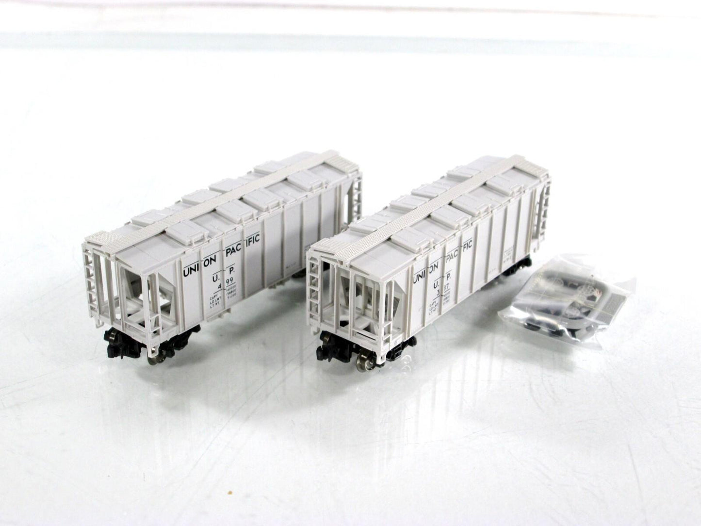 N Scale ***UNION PACIFIC*** ACF 2-Bay Covered Hoppers #387,499 --- Kato 186-0112