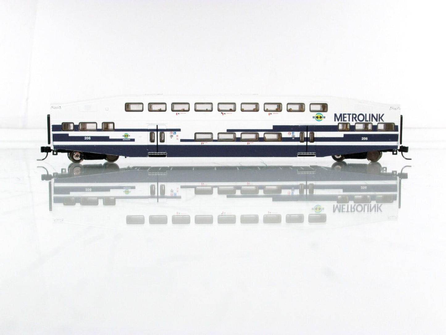 N Scale ***METROLINK*** Bombardier Commuter Coach Car #206 ------- Athearn 10158