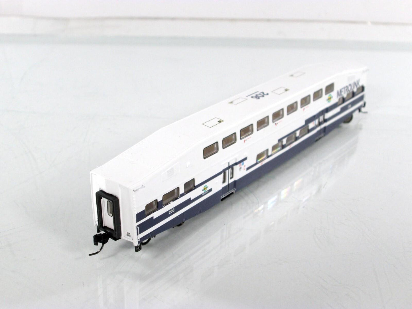 N Scale ***METROLINK*** Bombardier Commuter Coach Car #206 ------- Athearn 10158