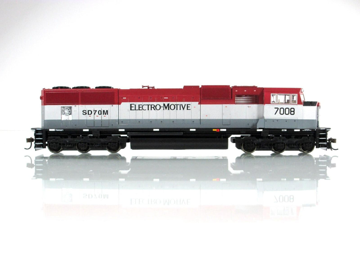 HO Scale **ELECTRO-MOTIVE** SD70M Demonstrator #7008 -- Athearn G6122, DCC Ready