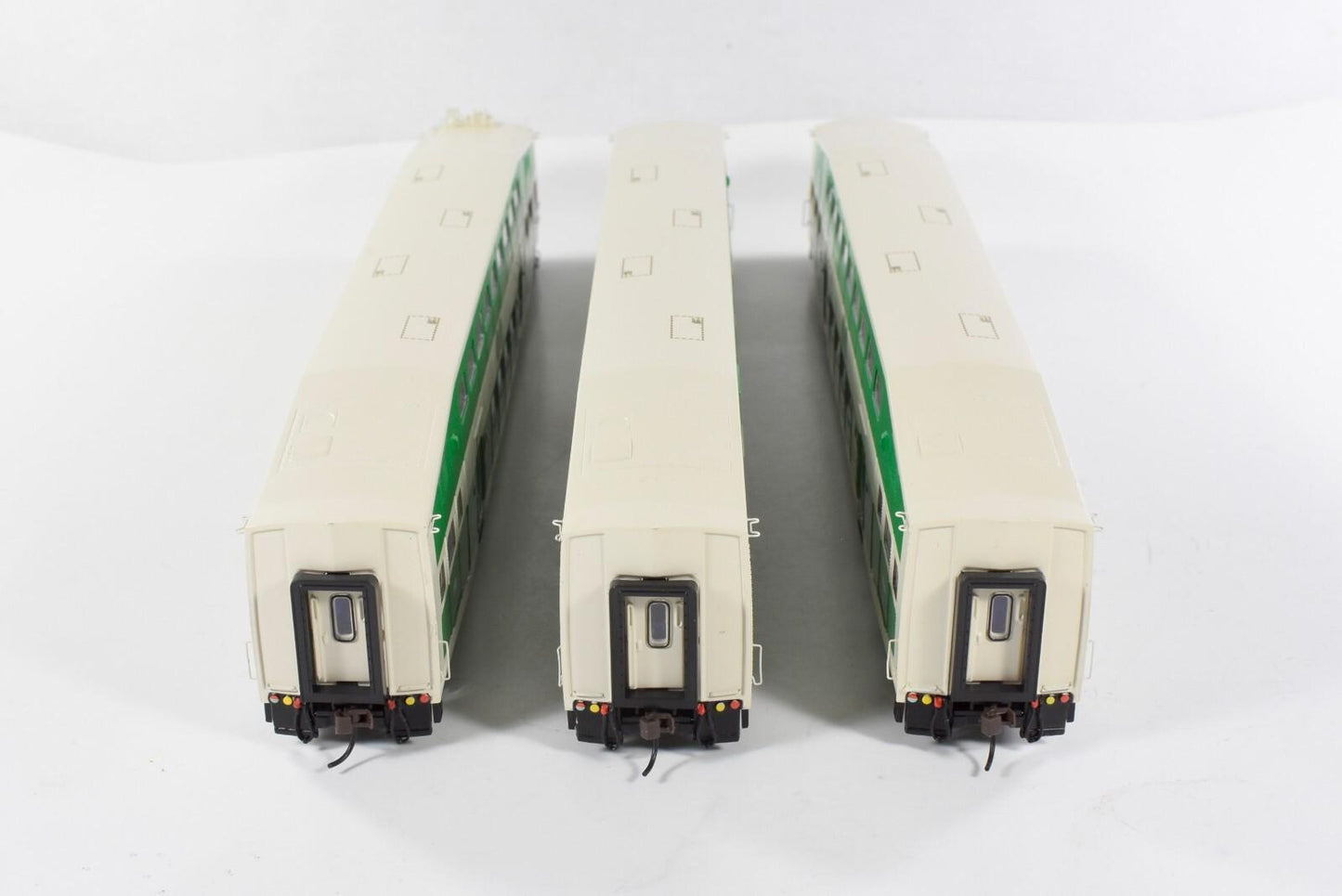 HO Scale ***GO TRANSIT*** Bombardier Passenger Set #200,2307,2330 - Athearn 2581