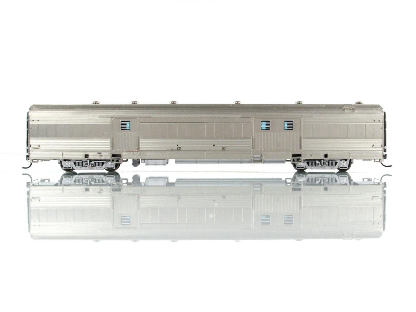 HO Scale ***UNDECORATED / UNLETTERED*** Baggage Passenger Car --- Broadway 1021