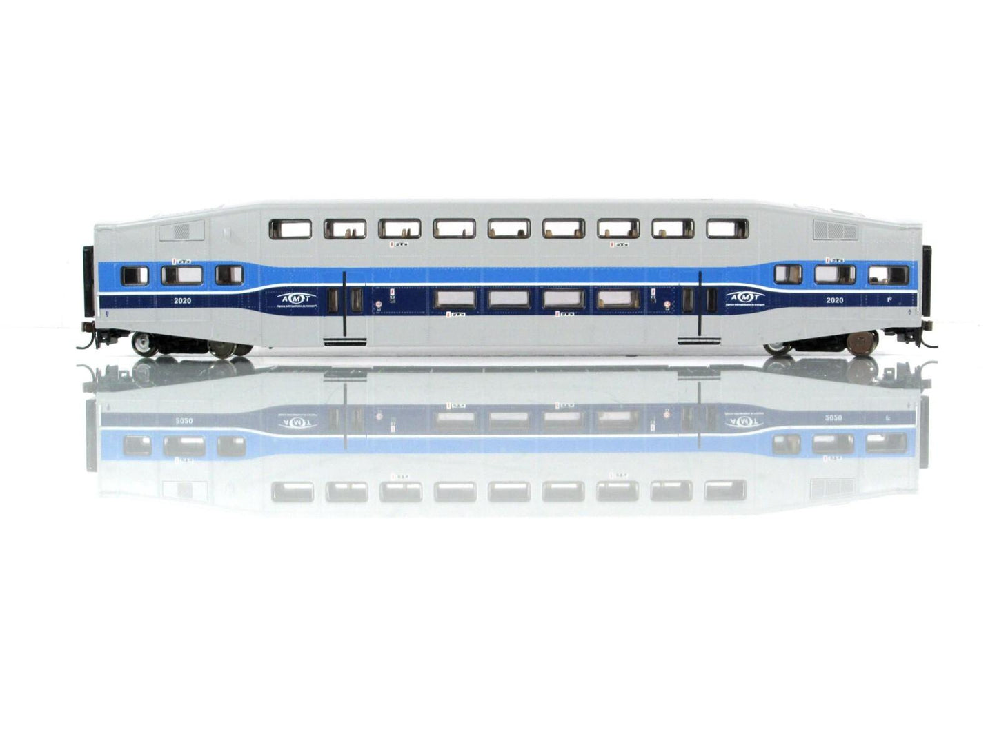 HO Scale ***Agence Metropolitaine de Transport** Coach, AMT 2020 - Athearn 25701