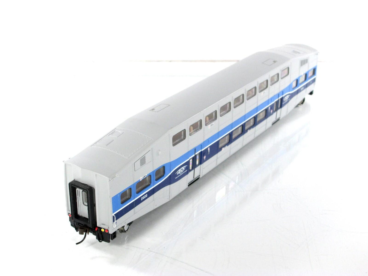 HO Scale ***Agence Metropolitaine de Transport** Coach, AMT 2020 - Athearn 25701