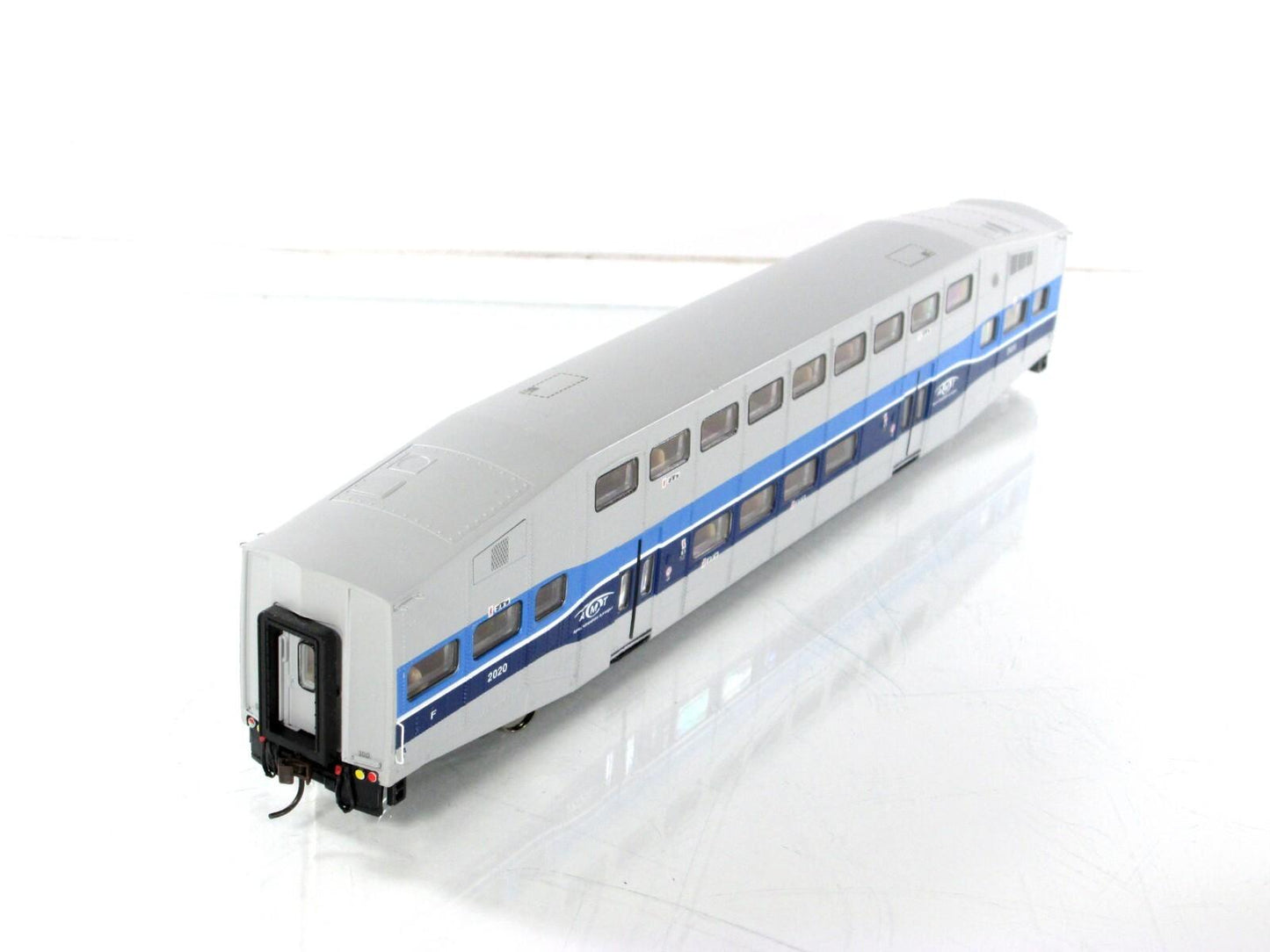 HO Scale ***Agence Metropolitaine de Transport** Coach, AMT 2020 - Athearn 25701