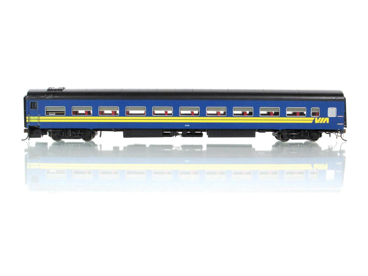 HO Scale ***VIA RAIL CANADA*** Passenger Coach #5439 ---- Rapido 100001, Lighted
