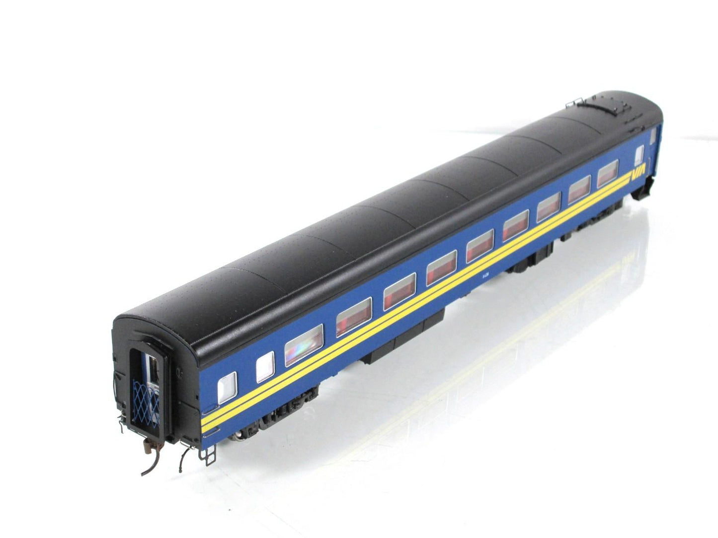 HO Scale ***VIA RAIL CANADA*** Passenger Coach #5439 ---- Rapido 100001, Lighted