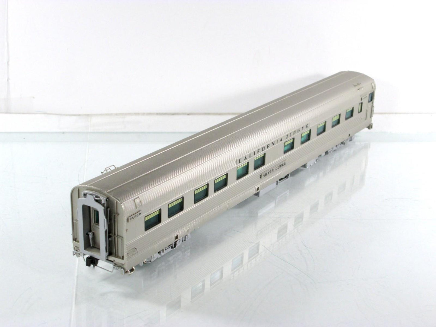HO Scale ***DRGW CA ZEPHYR*** SILVER GORGE Sleeper 1132 - Broadway 519, Lighted