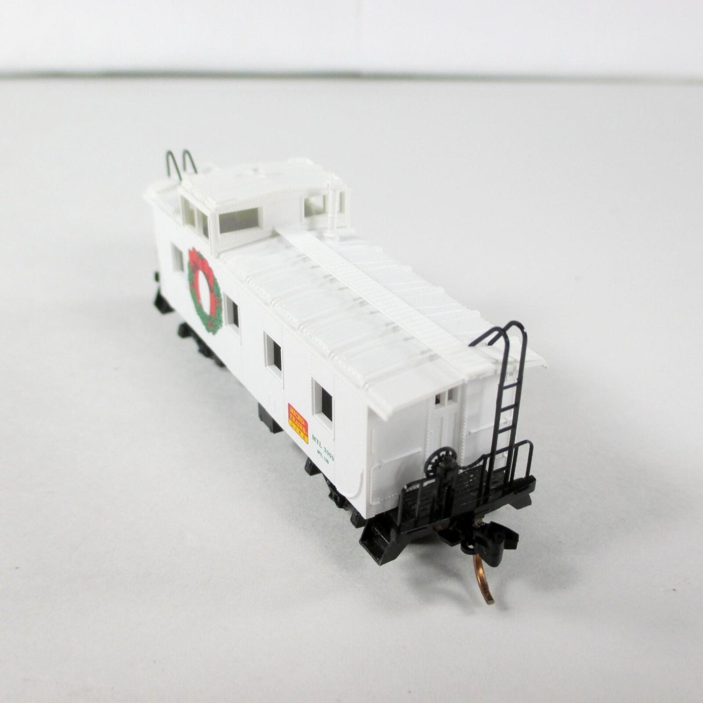N Scale ***CHRISTMAS*** Holiday Wreath Caboose - MTL 2000 -- Micro Trains 100090
