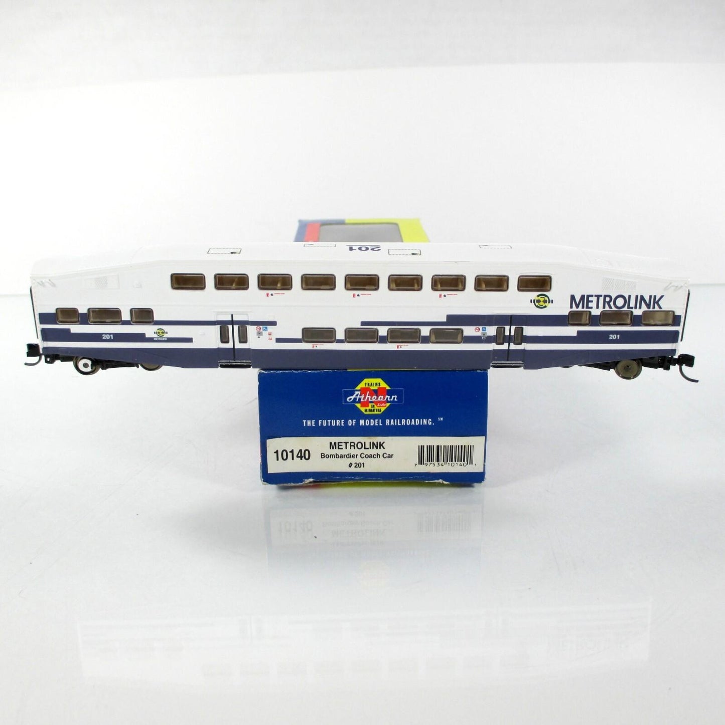 N Scale BOMBARDIER METROLINK Bi-Level Passenger Coach Car #201  -  Athearn 10140