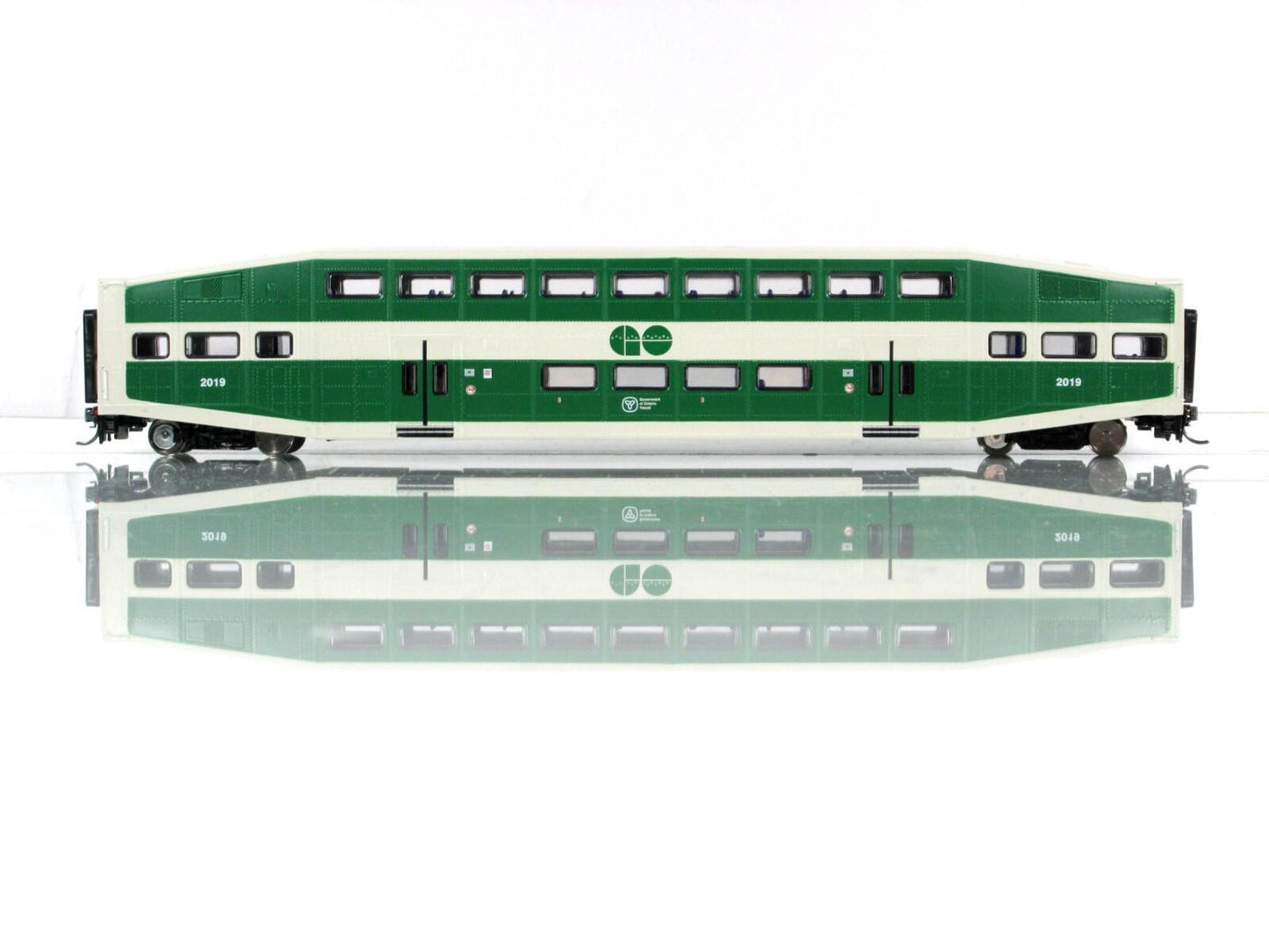 HO Scale **GO TRANSIT** Bombardier Passenger Coach Car #2019 -- Athearn ATH25735