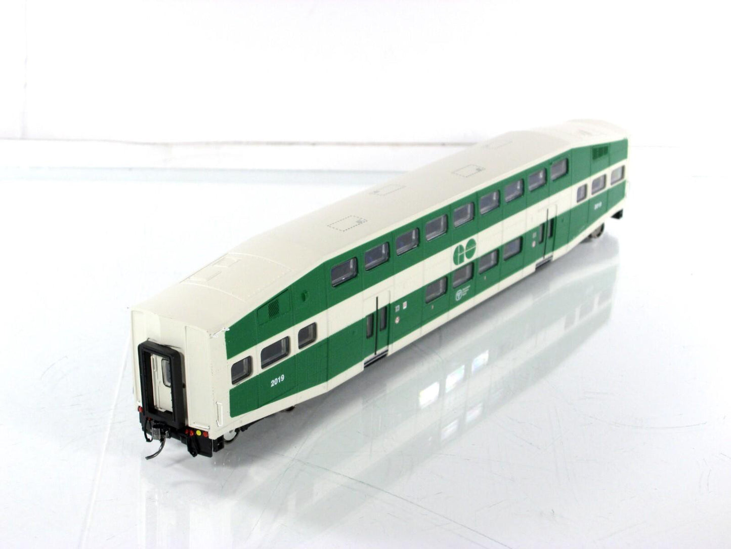 HO Scale **GO TRANSIT** Bombardier Passenger Coach Car #2019 -- Athearn ATH25735