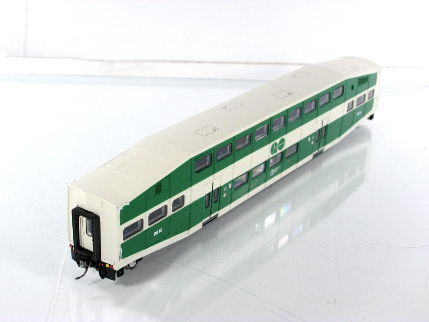 HO Scale **GO TRANSIT** Bombardier Passenger Coach Car #2019 -- Athearn ATH25735
