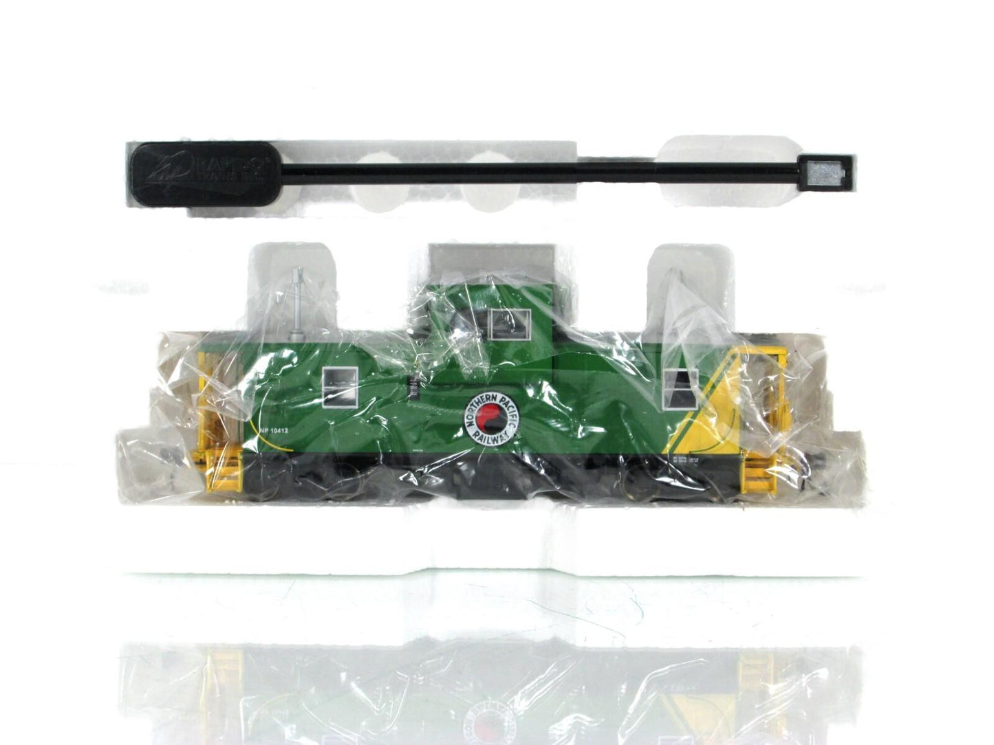 HO Scale **NORTHERN PACIFIC** Wide-Vision Caboose #10412 - Rapido 110050 *Lights