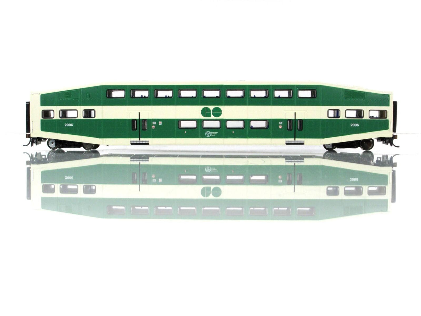 HO Scale **GO TRANSIT** Bombardier Passenger Coach Car #2006 -- Athearn ATH25942