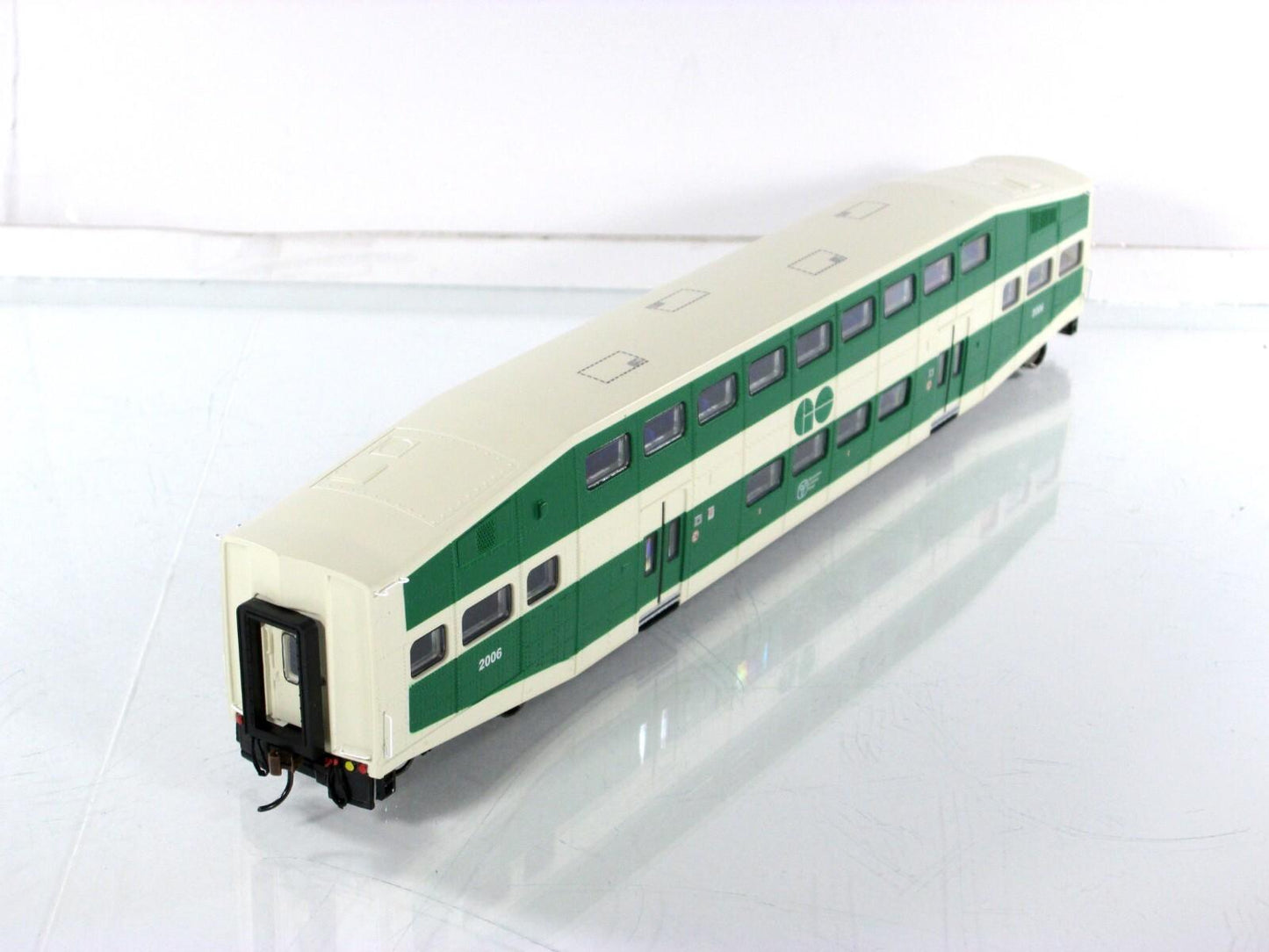 HO Scale **GO TRANSIT** Bombardier Passenger Coach Car #2006 -- Athearn ATH25942