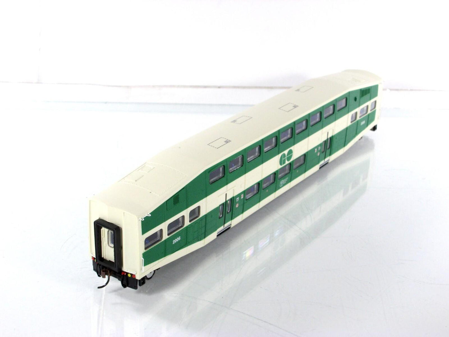 HO Scale **GO TRANSIT** Bombardier Passenger Coach Car #2006 -- Athearn ATH25942