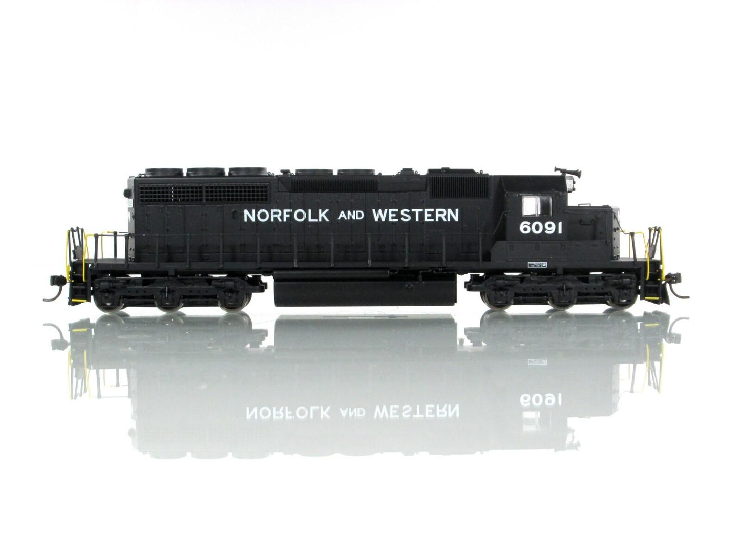 HO Scale ***NORFOLK & WESTERN*** SD40-2, N&W 6091 -- Broadway 711,  w/ DCC Sound