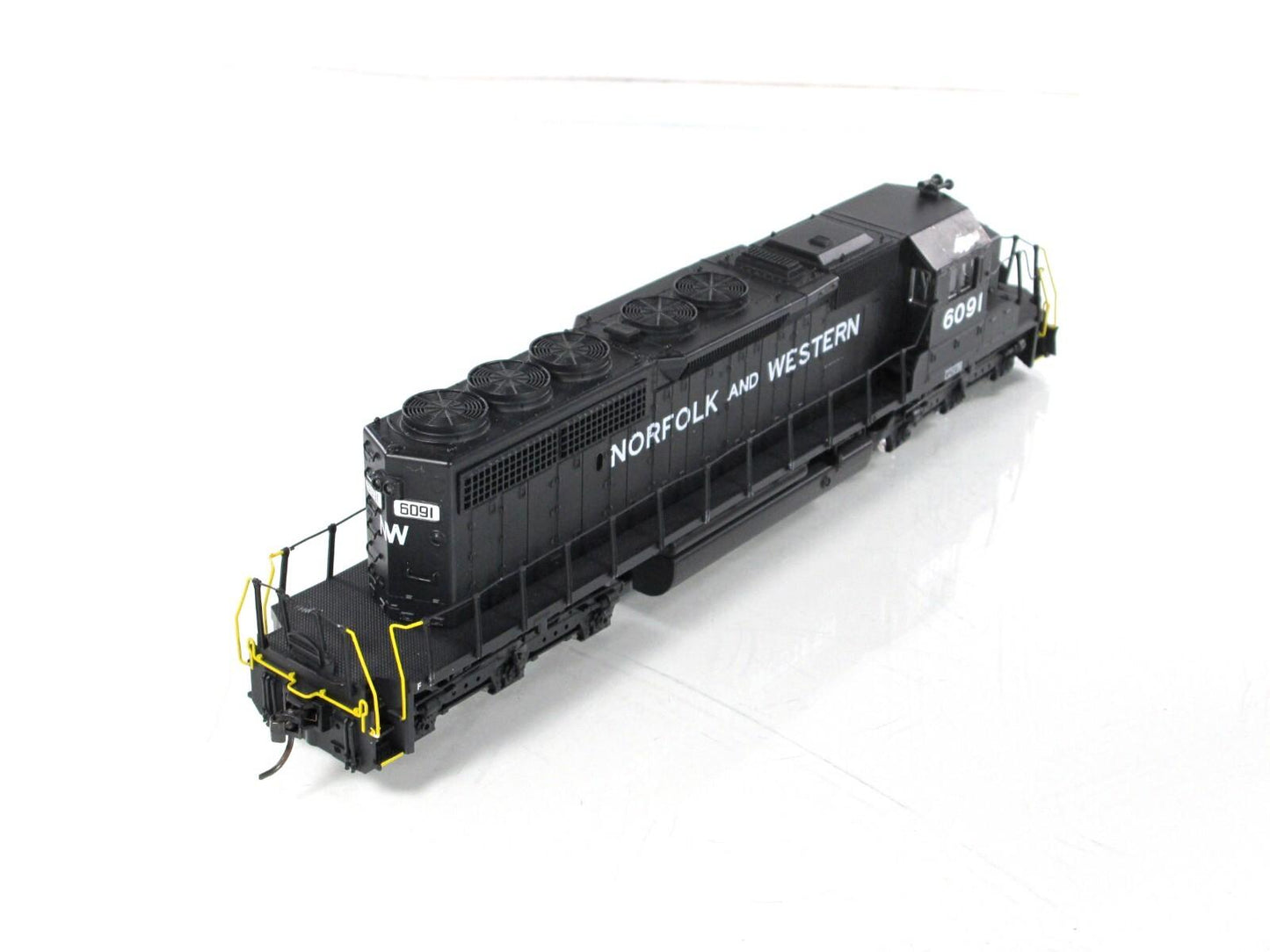 HO Scale ***NORFOLK & WESTERN*** SD40-2, N&W 6091 -- Broadway 711,  w/ DCC Sound
