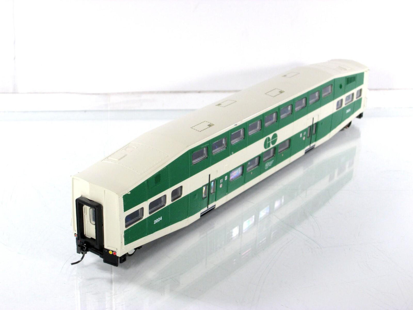 HO Scale ***GO TRANSIT*** Bombardier Passenger Coach Car #2024 --- Athearn 25711