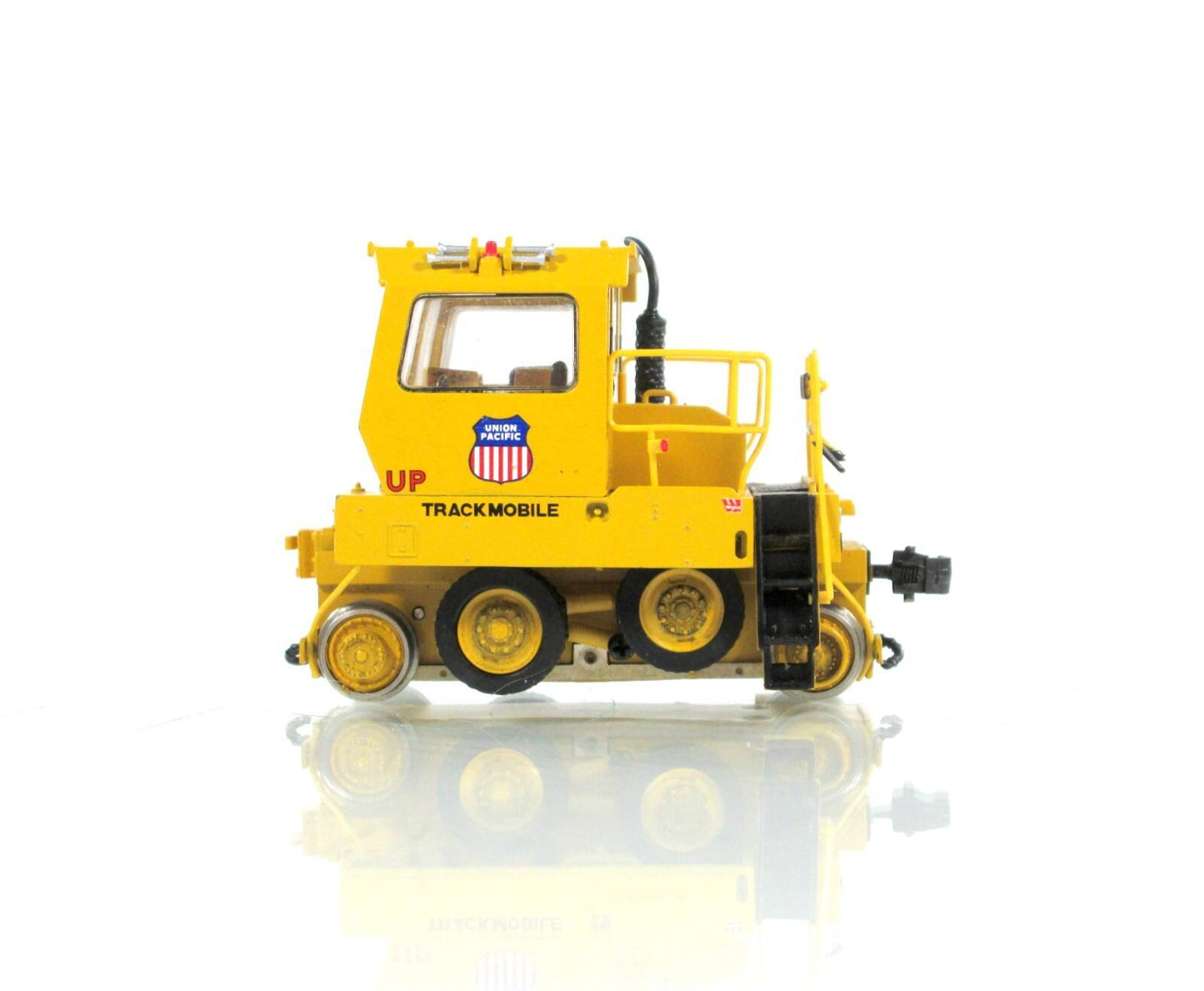 HO Scale **UNION PACIFIC** Trackmobile Switcher Locomotive - Broadway 6018 w/DCC