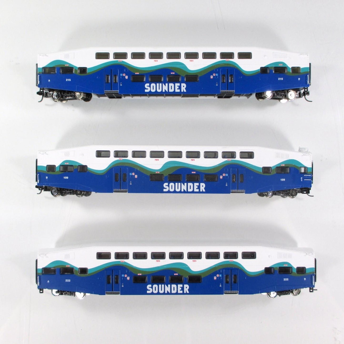 N Scale ***SEATTLE SOUNDER*** Bombardier Coach & Control Car Set - Athearn 10163