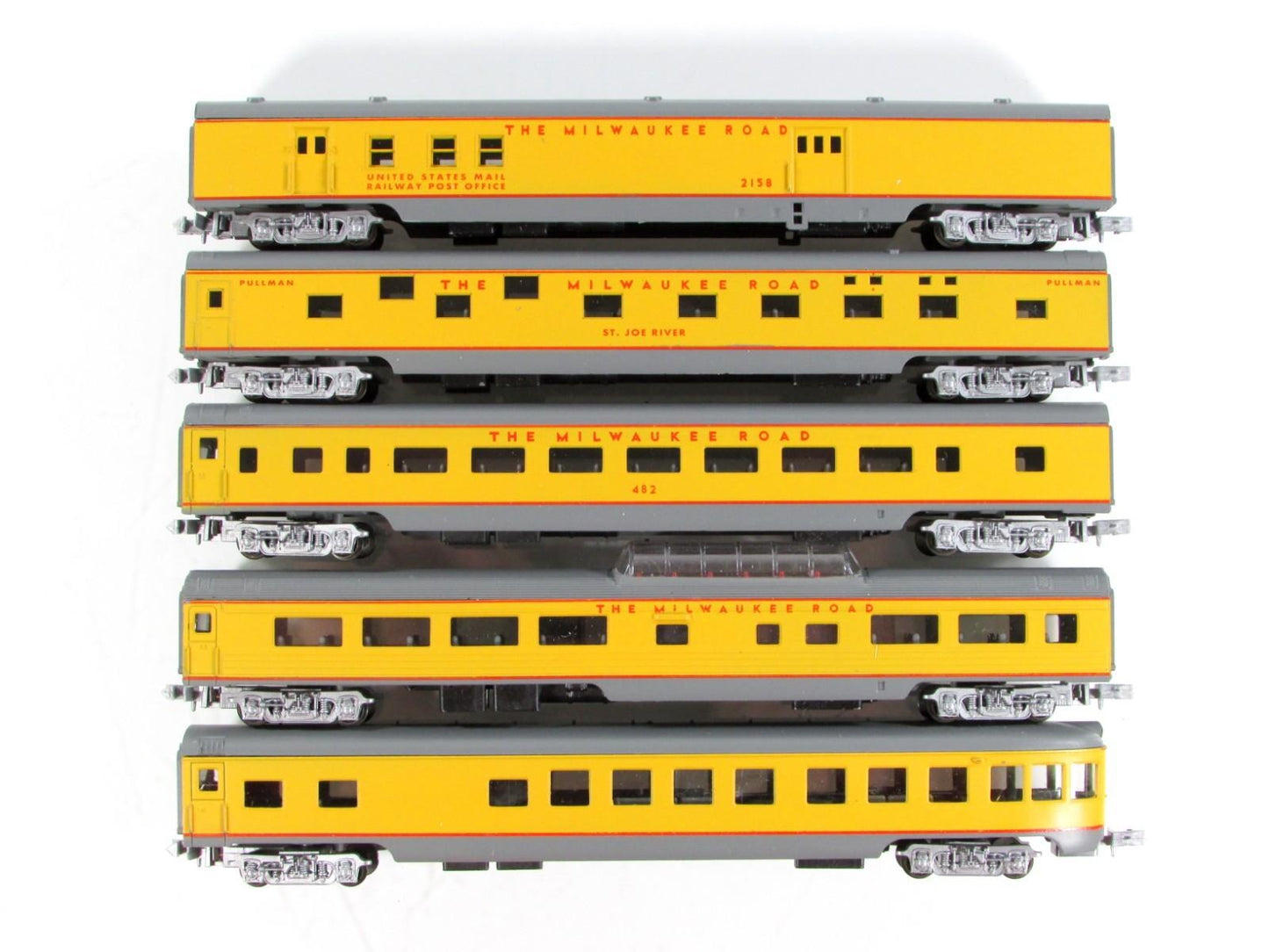 N Scale ***MILWAUKEE ROAD*** Lightweight Passenger 5-Car Set ---- Con-Cor 004017