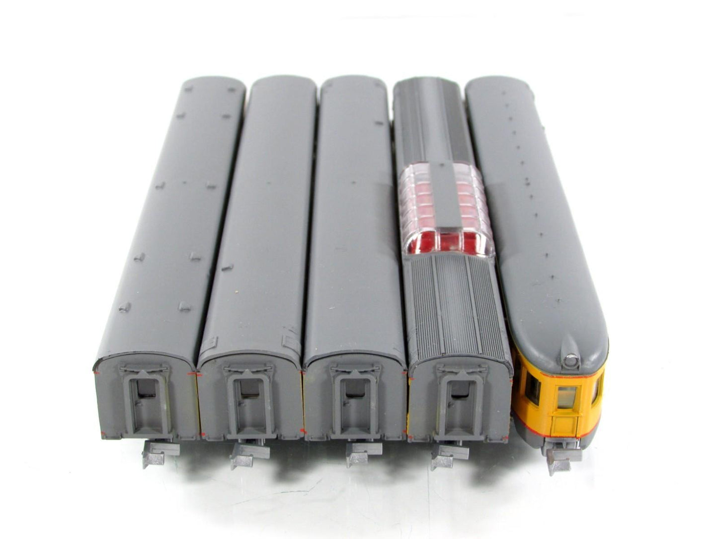 N Scale ***MILWAUKEE ROAD*** Lightweight Passenger 5-Car Set ---- Con-Cor 004017