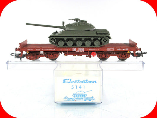 HO Scale ***FRENCH ARMY AMX30 TANK*** on  Flat Car ----- Electrotren 5141 **RARE