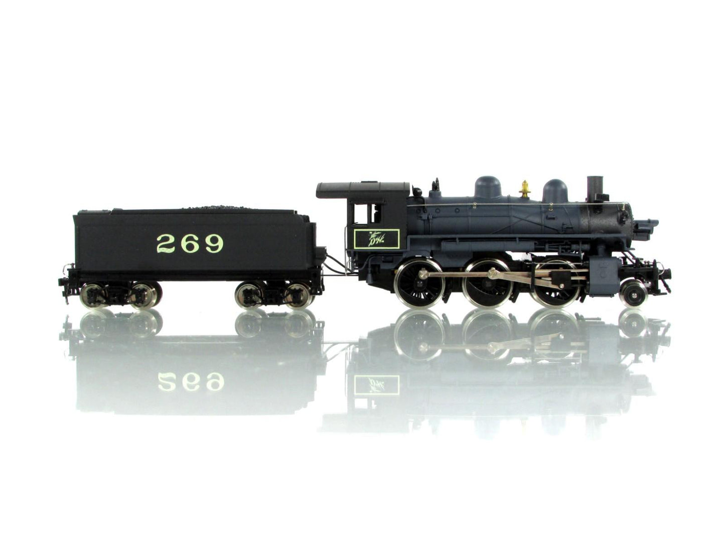 HO Scale ***DELAWARE & HUDSON*** 2-6-0 MOGUL Locomotive #269 - IHC Premiere M558