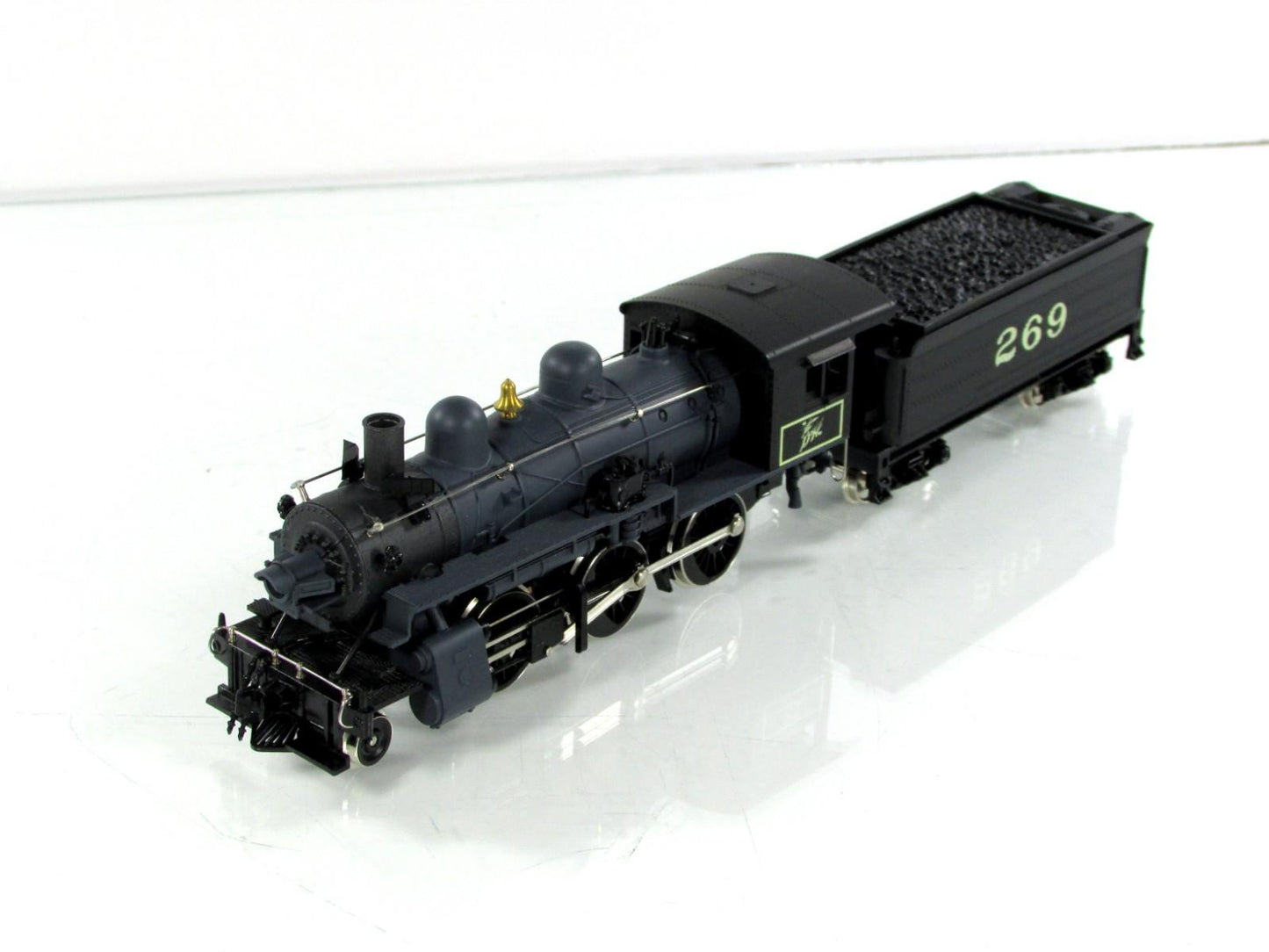 HO Scale ***DELAWARE & HUDSON*** 2-6-0 MOGUL Locomotive #269 - IHC Premiere M558