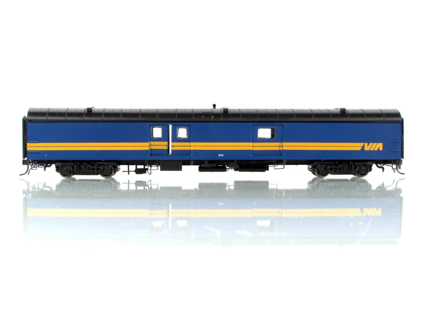 HO Scale ***VIA RAIL CANADA*** Baggage Express #9616 ---- Rapido 106002, Lighted