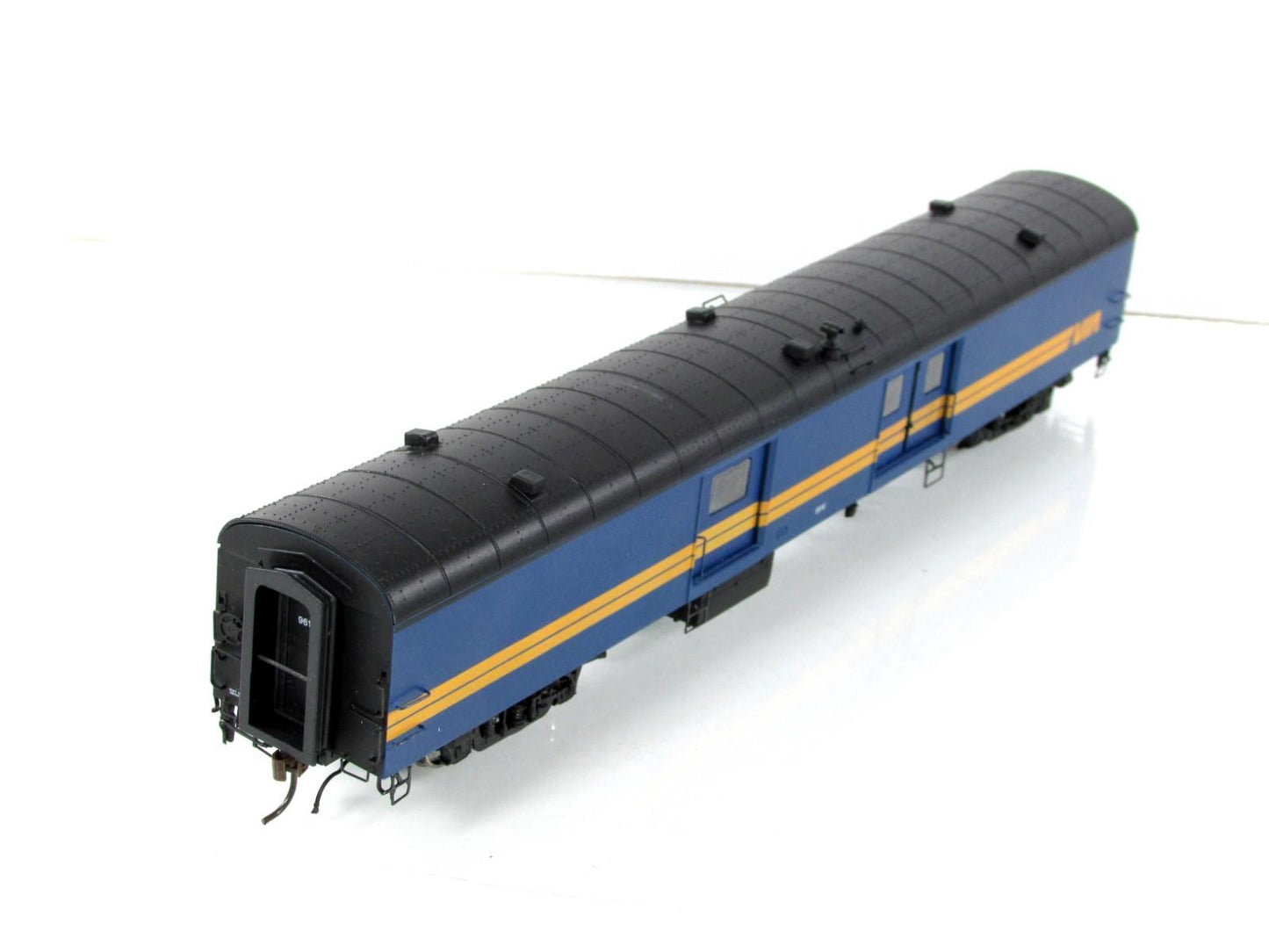 HO Scale ***VIA RAIL CANADA*** Baggage Express #9616 ---- Rapido 106002, Lighted