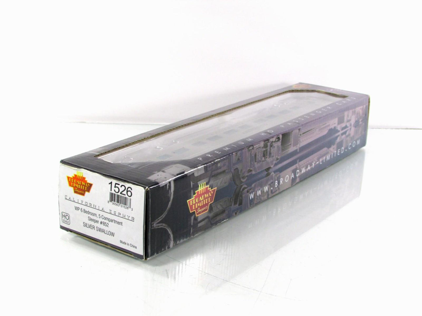 HO Scale ***WP CA ZEPHYR*** SILVER SWALLOW Sleeper #852 - Broadway 1526, Lighted