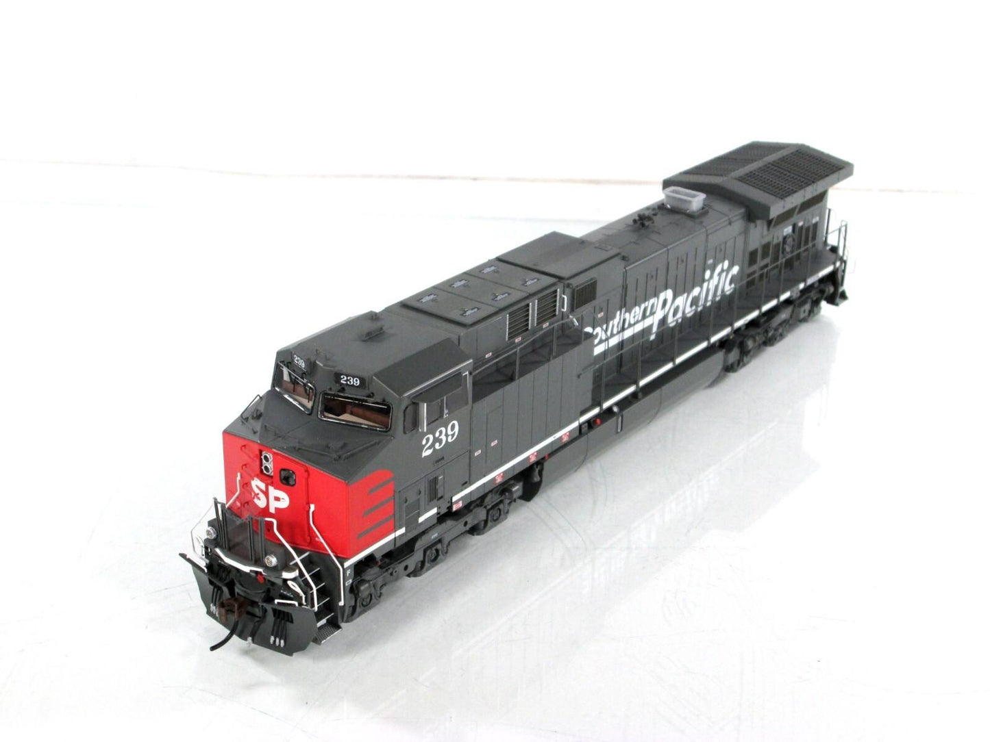 HO Scale **SOUTHERN PACIFIC** AC4400CW #239 - Athearn G31657, DCC Tsunami2 Sound