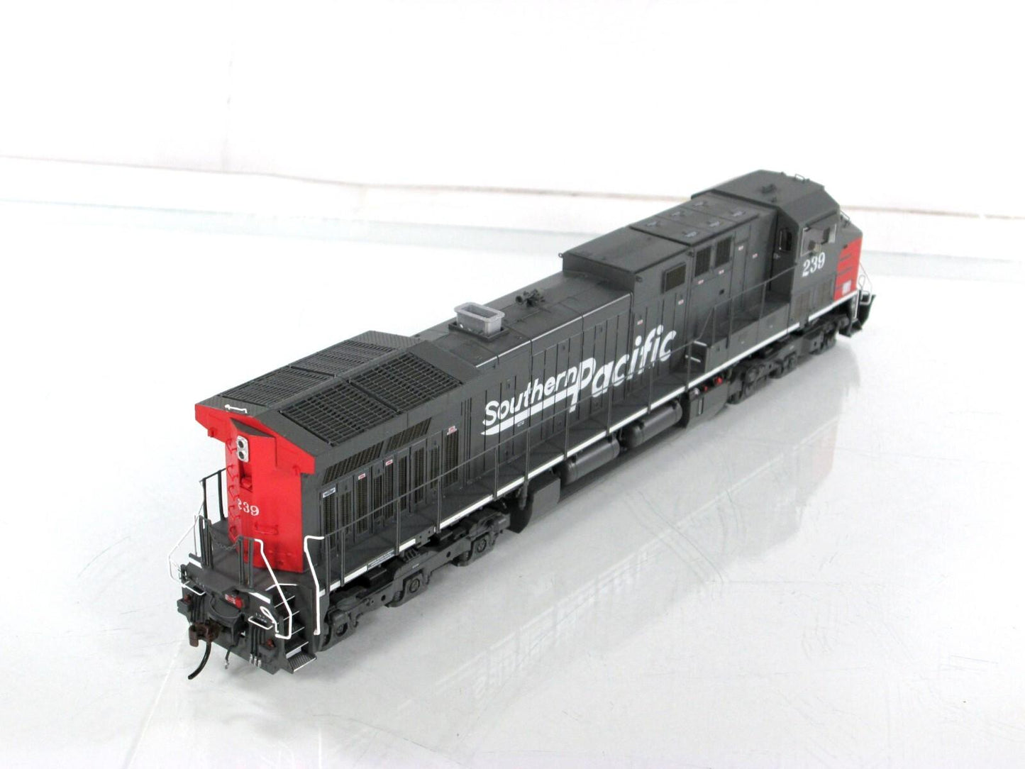 HO Scale **SOUTHERN PACIFIC** AC4400CW #239 - Athearn G31657, DCC Tsunami2 Sound