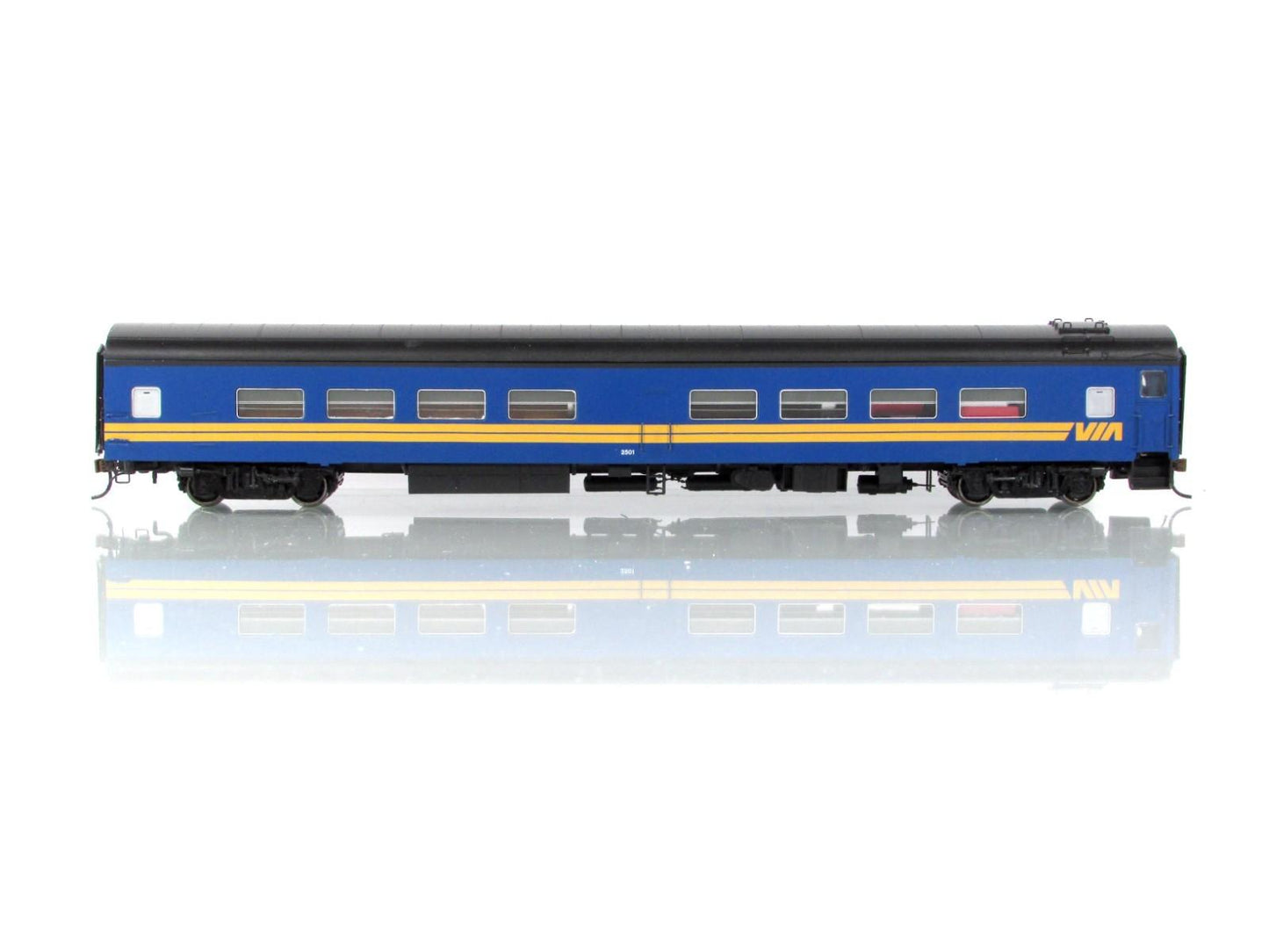 HO Scale ***VIA RAIL CANADA*** Cafe-Bar-Lounge #2501 ---- Rapido 103001, Lighted