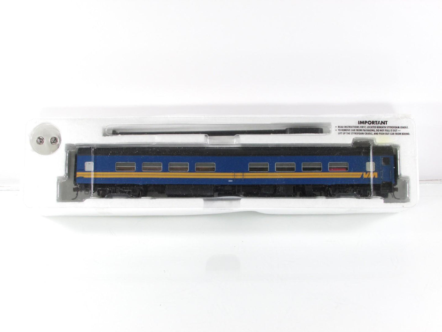 HO Scale ***VIA RAIL CANADA*** Cafe-Bar-Lounge #2501 ---- Rapido 103001, Lighted