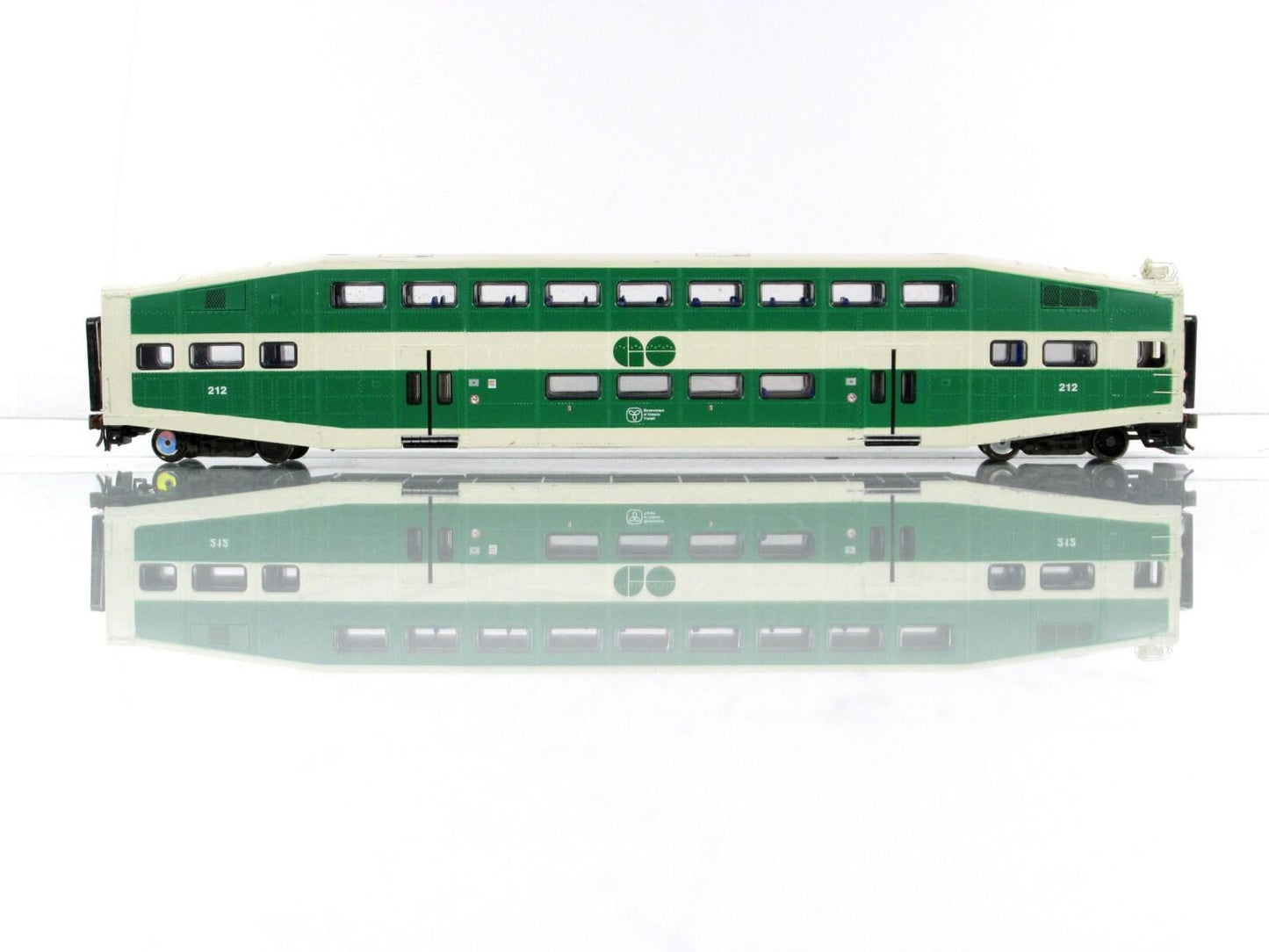 HO Scale ***GO TRANSIT*** Bombardier Passenger Control Car #212 -- Athearn 25525