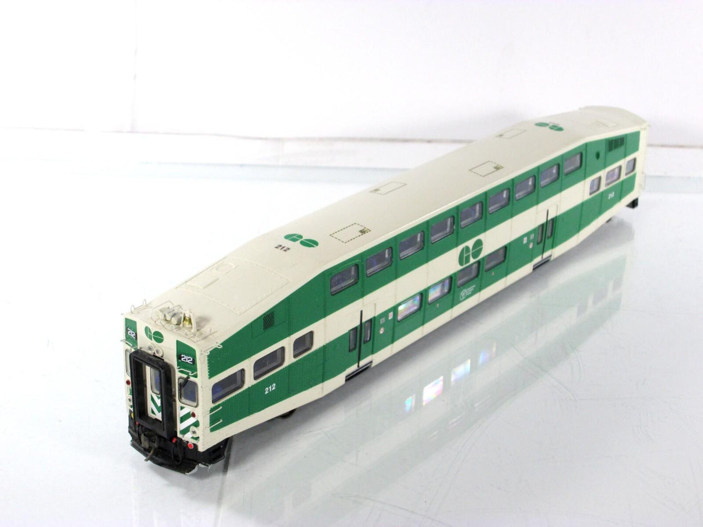 HO Scale ***GO TRANSIT*** Bombardier Passenger Control Car #212 -- Athearn 25525