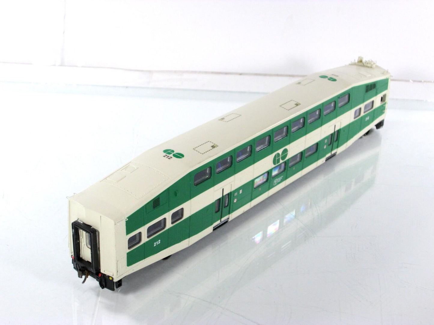HO Scale ***GO TRANSIT*** Bombardier Passenger Control Car #212 -- Athearn 25525