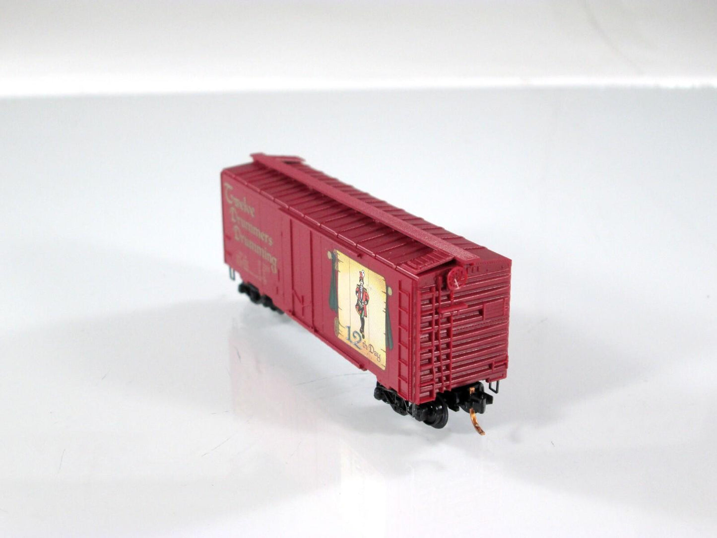 N Scale **TWELVE DRUMMERS DRUMMING* 12 Days Christmas Car -Micro Trains 02100512
