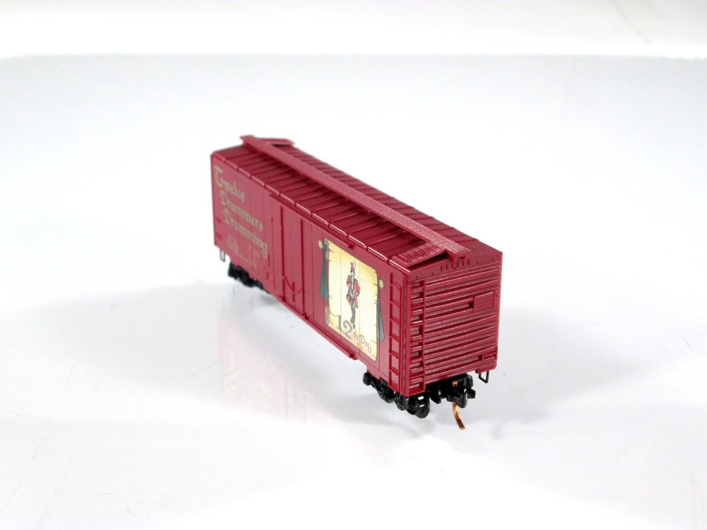 N Scale **TWELVE DRUMMERS DRUMMING* 12 Days Christmas Car -Micro Trains 02100512