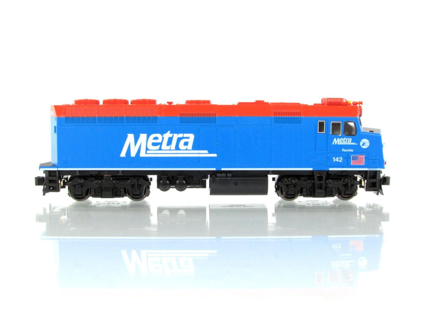 N Scale ***CHICAGO METRA** EMD F40PH **RAVINIA** #142 - Kato 176-9104 *DCC Ready