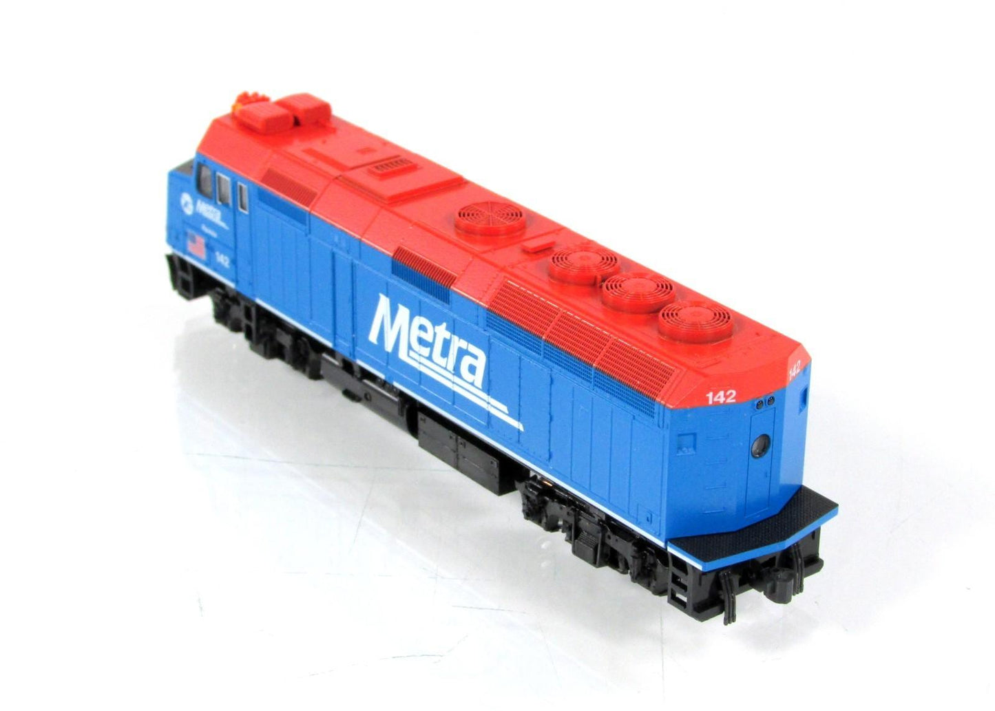 N Scale ***CHICAGO METRA** EMD F40PH **RAVINIA** #142 - Kato 176-9104 *DCC Ready