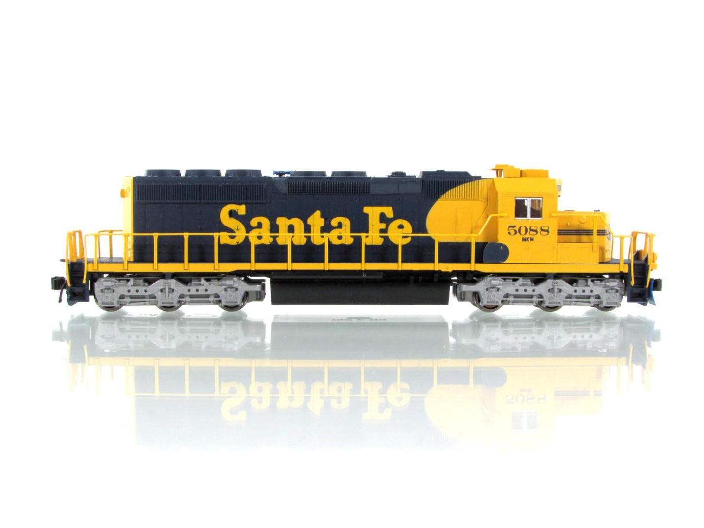 N Scale ***SANTA FE** SD40-2 Diesel Locomotive, ATSF 5088 - Kato 176-8210 w/ DCC