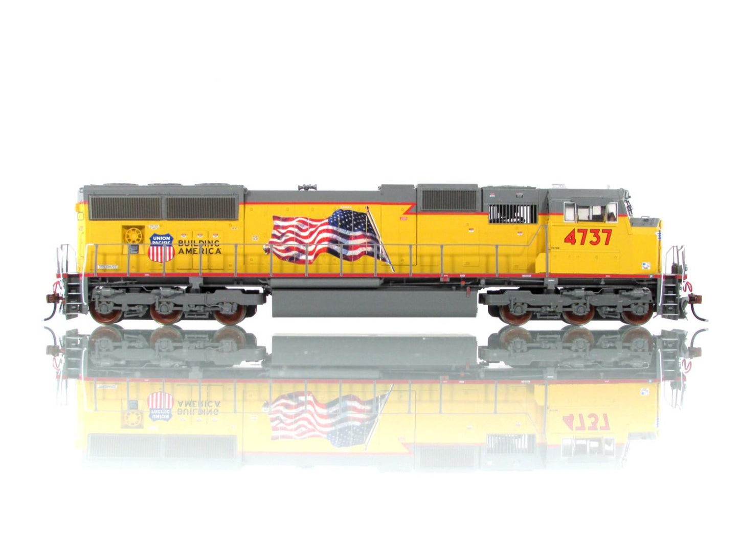HO Scale ***UNION PACIFIC*** SD70M Locomotive #4737 -- Athearn G69189, DCC Ready