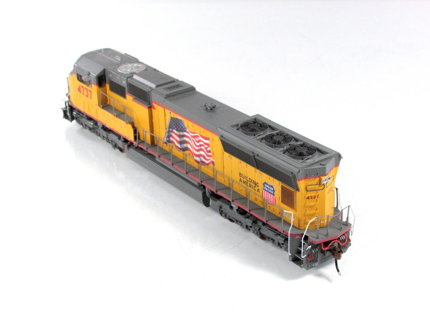 HO Scale ***UNION PACIFIC*** SD70M Locomotive #4737 -- Athearn G69189, DCC Ready